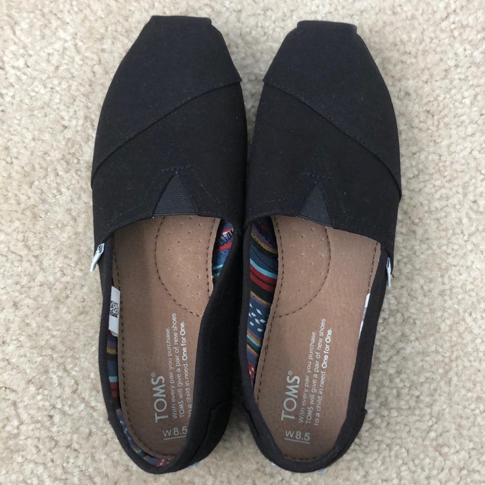 Never worn TOMS black